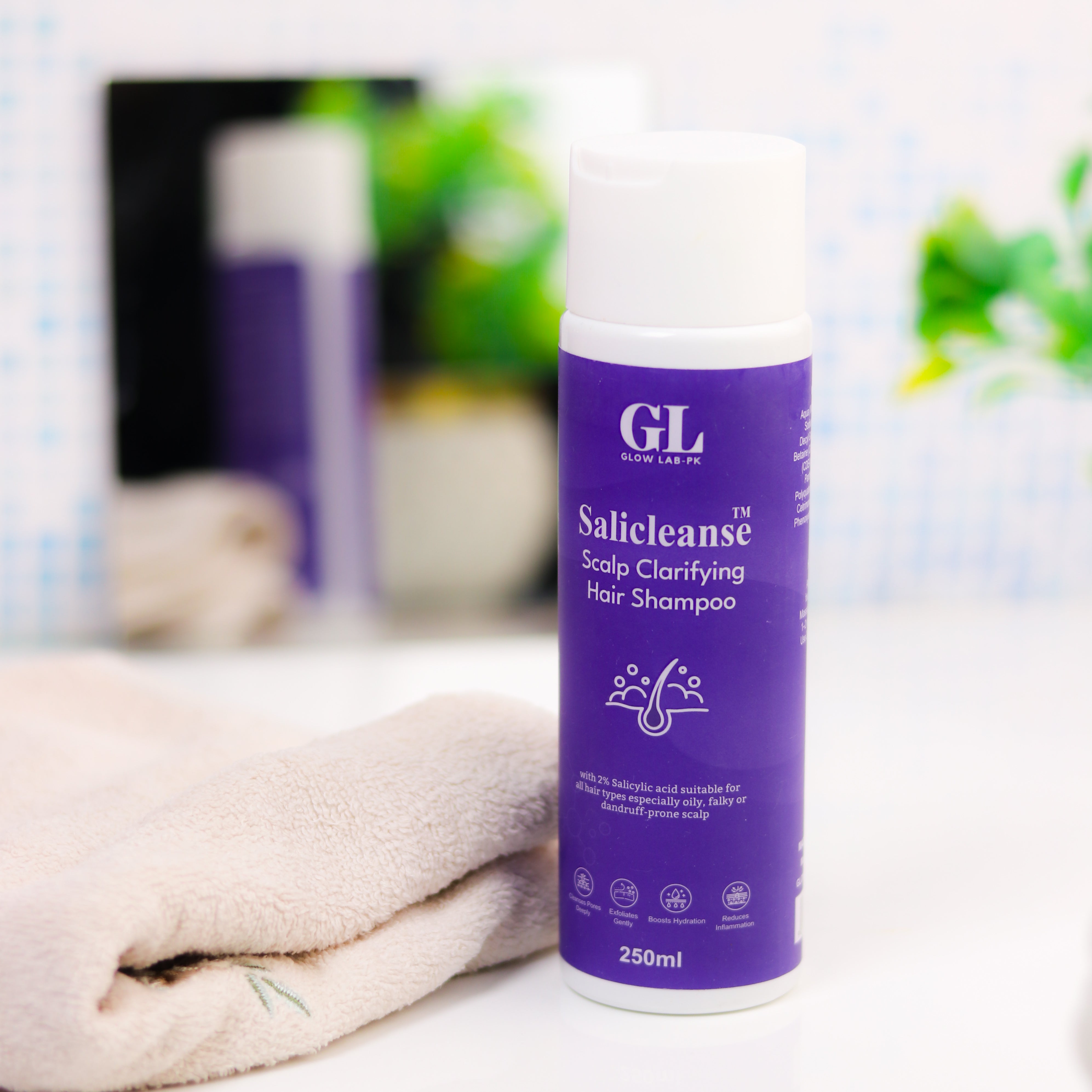Salicleanse™ Scalp Exfoliation and clarifying shampoo. (250ml)